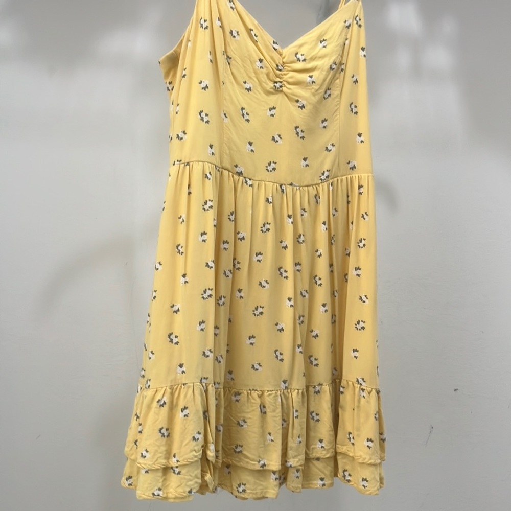 brand hollister, color yellow with green & white flowers